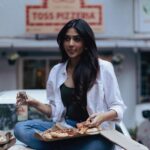 Shivangi Khedkar Instagram - Operator - What’s your emergency? Shivangi - Help!! I cant stop eating pizza 🍕. . . . #pizza #pizzamargherita #pizzanapoletana Pune City