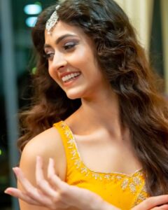Shivangi Khedkar Instagram - Saree 🧡 not Sorry! 
🪔 Diwali 🪔 
.
.
.
Mua: @muatriveni 
#diwali #saree #sareekadukan 
#festival #mystylediary