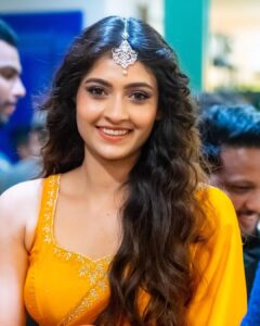 Shivangi Khedkar Instagram - Saree 🧡 not Sorry! 
🪔 Diwali 🪔 
.
.
.
Mua: @muatriveni 
#diwali #saree #sareekadukan 
#festival #mystylediary