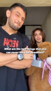 Shivani Jha Instagram - Popat hogaya  @bee_vani_ 
#viral #reels #riddles #couplechallenge