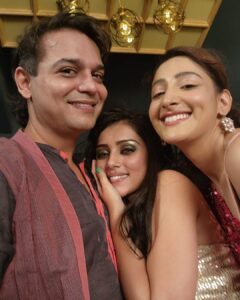 Shivya Pathania Instagram - Shiny Glittery Nights calls for a Big celebration..
When you take mirror selfie’s and selfies coz you ain’t got time other thn reliving moments with the people you love and admire..
And ofcourse my biggest distraction in the world,The warmth of a tiny Cato cat clicked by @mallika_singh_official_ 🙇‍♀️🥳
Happy Happy to @swastikproductions #swastikfamily 
Congratulations to entire team that takes everyone ahead like a family forever ❤️
.
An epic Radhakrishna #1000 episodes night!!
P.S. you live so much you forget to post!! 
@beatking_sumedh krishnaaa❤️ 
 A show that has my heart and soul and everything divine❤️🧿🧿🧿