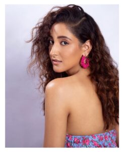 Shivya Pathania Instagram - May you always remember The Last Damn look!! #LaLaLand
.
📸 @clinton.remedios 
MUA- @vinod1405 
Hair - @sunny_hairr 
Managed by- @devangshah82