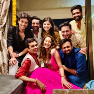 Shivya Pathania Instagram - We don’t fit in!! Mera wala crazy gang!! 
 @hitendrakapopara @piyuushj9 @kinshukvaidya54 @nk.nikhil.kothari @upeshjangwal  #chandni #ritansh 
#Diwali #housewarming #allhearts