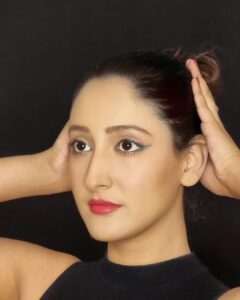 Shivya Pathania Instagram - Reinventing everyday look by @starstruckbysl 

The Liquid Concealer blends perfectly with your skin covering blemishes, under-eye circles & dark spots. 

The highly pigmented formula of the Arctic Blue Eye Definer glides easily on your eye lids. 
Water proof 💧
Comes with in-built smudger ✅

💄The Intense Matte Lip Color gives full coverage making the lips look fuller at every stroke.
Each lipstick is infused with enriching ingredients such as Shea Butter and Jojoba Oil for a long wearing impact 💋