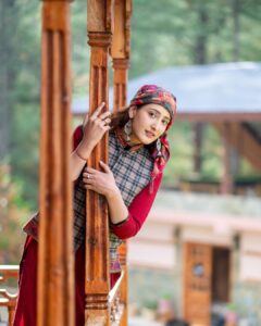 Shivya Pathania Instagram - तुम परदेसी किधर से आये
आते ही मेरे मन में समाये
करूँ क्या हाथों से मन निकला जाये|
.
@woodvistacottages 🍂🍂🧚‍♀️❤️
📸 @vineetsharma527 your lens is pure magic 🪄🧚‍♀️