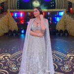 Shraddha Arya Instagram - For Zee Rishtey Awards Last Night! ❤️ @zeetv Styling:- @nehaadhvikmahajan Outfit:- @rajgharana.rg Jewelery:- @adan_creation_ Makeup: @afreen_makeupartist Hair: @hairtrendzbysmieta Manager : @knackfortalent