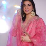 Shraddha Arya Instagram - 🌸 Wearing: @gopivaiddesigns Jewelry: @aquamarine_jewellery Photography: @abhay_r_kirti Managed by: @knackfortalent