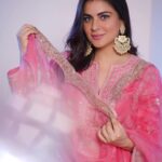 Shraddha Arya Instagram - 🌸 Wearing: @gopivaiddesigns Jewelry: @aquamarine_jewellery Photography: @abhay_r_kirti Managed by: @knackfortalent