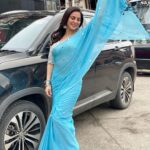 Shraddha Arya Instagram – Are you even wearing a Saree if you don’t fly the Pallu in the Air?! Lol #SomeStills #SareeJahanSeAcha 😂