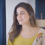 Shraddha Arya Instagram - Moms always know the best and right from my childhood, there are some habits that my mom has inculcated in me that I still carry in my heart and in my skincare cabinet. To remove hyperpigmentation, mom would always make turmeric ubtan and still do the same with @mothersparsh Turmeric Healing Face Ubtan because it is the only ubtan available in powder form. It is an Ayurvedic formulation that restores skin’s natural radiance and improves overall skin tone. So, go get the purest form of care and say goodbye to your skin’s dark spots! #Collaboration