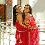Shraddha Arya Instagram - When you Catch Your Blessing, Literally❤️!! Happy Birthday, Choti!! @aryadivya Thanks for being my Everything & More. Love you Heart-achingly Much! #4thFeb
