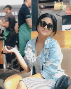 Shritama Mukherjee Instagram - Lounging at work with some coffee and sunshine☀️
PC - @akash_r_sahni .
.
#fridayvibes #meetings #businesslife #creativity #fun #love #sunshine