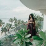 Shritama Mukherjee Instagram - A still from my wedding reception that I never got a chance to share with you guys because of the other things going on in my life that were exhausting, kept me mentally occupied and just dint let me breathe. This picture feels like a breath of fresh air, isn't it??? 🌿 #mondaymood #influencerlife #sociallife #receptionlook #weddingreception #outdoorphotography #greens #breathe #loveyourself Hotel Sea Princess - Mumbai