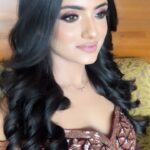 Shritama Mukherjee Instagram - #BRIDESBYAMIJETHWA x @mukherjeeshri for her Reception Those smoked siren eyes with nude lips are to die for and the big curls adding just the right amount of oomph factor to the whole look💘💘 . . Bride- @mukherjeeshri HMU- @makeupbyamijethwa . . ——————————————————————— BRIDAL BOOKING for 2022-23 has now started. DM to book your slot now! ——————————————————————— #bridesbyamijethwa #makeupbyamijethwa #indianbridal #indianbridalmakeup #bridalmakeup #bridalmakeupartist #bridalmakeuplook #bridalmua #makeupaddict #makeuptransformation #makeuplook #bigfatindianweddings #bridesofindia #indianweddingbuzz #engagementmakeup #weddingmakeup #magicofthebrushes #trending . . @wedmegood @weddingtrunk @weddingsutra @weddingwireindia @wedabout weddingsonline.india @weddingz.in @theweddingbrigade theweddingdesigncompany @weddingplz @wedding.pages @weddingz.in wittywows @thebridesofindia @popxo.wedding @indiagramwedding