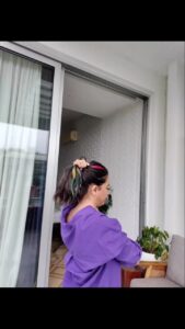 Shruti Seth Instagram - An instant pick me up 

#streaks #haircolor #haircolour #actor #shootlife #shruphotodiary