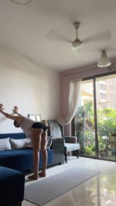 Shruti Seth Instagram - Yoga burns 

Standing poses in flow