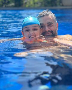 Shruti Seth Instagram - 1&1/2 crabs 

#husband #daughter #family #swimday #pool #sunday #shruphotodiary