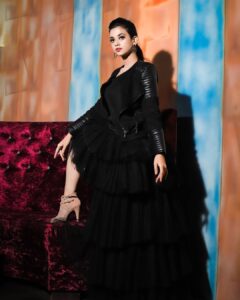 Shruti Sharma Instagram - Coz I 🖤 Black 🤟
What's your favourite colour?
.
.
#shrutisharma
Styling: @styleitupbyaashna 
Outfit: @miraya_by_pooja_khosla
Photography @sumit_sen_photography
Makeup: @sunny_makeup_artist
Location courtesy- @clubbombayatsheeshaskylounge
Location Facilitation- @picturenkraftofficial @parulchawla9

#black  #selflove #picoftheday