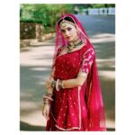 Shruti Sharma Instagram - Today a bride. Tomorrow a wife 👰 🤪 But who will be the groom? For that... keep watching #namakisskka 9pm on @colorstv #kahani Styled by @praanavsrathod Makeup & clicked by @yogesh_gupta4545 Hair #Pramiladi #shrutisharma #kahani #bridalmakeup #bridallook #bride #indianbride #indianwedding #traditionalwear #actor #onset #photoshoot