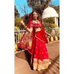 Shruti Sharma Instagram - Today a bride. Tomorrow a wife 👰 🤪 But who will be the groom? For that... keep watching #namakisskka 9pm on @colorstv #kahani Styled by @praanavsrathod Makeup & clicked by @yogesh_gupta4545 Hair #Pramiladi #shrutisharma #kahani #bridalmakeup #bridallook #bride #indianbride #indianwedding #traditionalwear #actor #onset #photoshoot