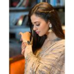 Shruti Sharma Instagram - Starting the week with some bling bling ✨✨ Wearing the Iconic Link watch from @danielwellington ❤️ Love the Silver and Black combination,what you think? Also, you can use my code SHRUTII15 for a 15% off on the website for any purchase 💫💫 #danielwellington #shrutisharma