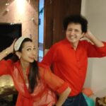 Shruti Ulfat Instagram - Come let me show you how #sgpians celebrate #christmas . Spot all the actors. #actorslife #entertainers #viralchristmasreels #reelsinstagram #performerlife #sasuraalgendaphool #sgp #friendsforlife #christmasvibes #xmasfeels #christmasbells @sasural_genda_phool_fanclub @sasuraalgendafool @sasuraalgendaphool