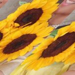 Shruti Ulfat Instagram - Sunflower Sunshine Shruti ... have a sunshine day everybody 💛🌻🌞 #💛🌞Shruti🌻 . . . #shrutipanwar #actor #actorslife #yellowlove #favcolour #favflower #favme