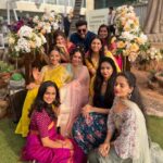 Shruti Ulfat Instagram - Gaurav aur Malloni ki shaadi mein hum sab... mazti aur mazza.. बधाईयाँ और प्यार शादी शुदा जोड़ी को @gauravamlani @millonikapadia @nakhreywala @aslijyotisharma @aparna.padgaonkar @tuffnut10 @ninadvaidya @javz747 @morpankh @aetashaa @sanikagadgil97 @vallari_20