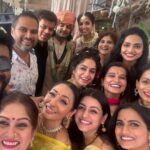 Shruti Ulfat Instagram - Gaurav aur Malloni ki shaadi mein hum sab... mazti aur mazza.. बधाईयाँ और प्यार शादी शुदा जोड़ी को @gauravamlani @millonikapadia @nakhreywala @aslijyotisharma @aparna.padgaonkar @tuffnut10 @ninadvaidya @javz747 @morpankh @aetashaa @sanikagadgil97 @vallari_20