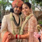 Shruti Ulfat Instagram - Gaurav aur Malloni ki shaadi mein hum sab... mazti aur mazza.. बधाईयाँ और प्यार शादी शुदा जोड़ी को @gauravamlani @millonikapadia @nakhreywala @aslijyotisharma @aparna.padgaonkar @tuffnut10 @ninadvaidya @javz747 @morpankh @aetashaa @sanikagadgil97 @vallari_20