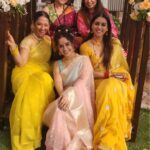 Shruti Ulfat Instagram - Gaurav aur Malloni ki shaadi mein hum sab... mazti aur mazza.. बधाईयाँ और प्यार शादी शुदा जोड़ी को @gauravamlani @millonikapadia @nakhreywala @aslijyotisharma @aparna.padgaonkar @tuffnut10 @ninadvaidya @javz747 @morpankh @aetashaa @sanikagadgil97 @vallari_20