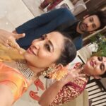 Shruti Ulfat Instagram - Tushar aur Jyoti ki Shaadi mein jaane ke liye tayyar...par pictures zaroor leni hain... with the gang Indira, Aparna, Kanan and Gaurav @indirakrishna101 @gauravamlani @kananmalhotra @aparna.padgaonkar Delhi, India