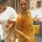 Shruti Ulfat Instagram - Tushar aur Jyoti ki Shaadi mein jaane ke liye tayyar...par pictures zaroor leni hain... with the gang Indira, Aparna, Kanan and Gaurav @indirakrishna101 @gauravamlani @kananmalhotra @aparna.padgaonkar Delhi, India