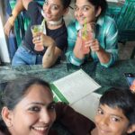 Shruti Ulfat Instagram - Enjoying the Delhi ki shuruati thand… with my fav actor n a lovely dost Indira and a freshly made friend Deepika n her son Abhi.. thank you for a beautiful mornin afternoon . Khan market mein khane khaas samay... @indirakrishna101 @myantarang . . . #delhitimes #winterfeels #delhidiary #dost #fun #happiness #masti #food #love Khan Market