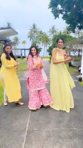 Smita Bansal Instagram - First #reel with my sisters. @manya_mittal @rhea_lly_ 
#family #sisterlove #trending #destinationwedding #youhadmiatsav #smitabansal #love #thailand