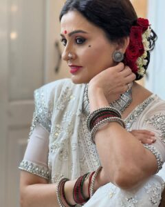 Smita Bansal Instagram - A little late, but these pics had to be posted. 
#dressup #gangubai #white #smitabansal #instapics