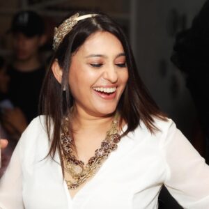 Smita Bansal Instagram - Smiling, having fun…
Feeling like a number 1 🤩

#happyvibes #throwback #instapics #smitabansal #haapywhenidance #glitter