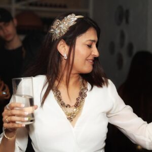 Smita Bansal Instagram - Smiling, having fun…
Feeling like a number 1 🤩

#happyvibes #throwback #instapics #smitabansal #haapywhenidance #glitter