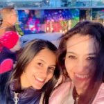 Smita Bansal Instagram - Autumn days… summer vibes… #travel #motherdaughter #london #goodvibes #autumn #southbank #reels #trending #missyouana