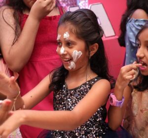 Smita Bansal Instagram - You know the birthday season is over when there is no more cake in the house😂😂
#anaaghasbirthday #happyday #peopleilove #happymemories #mummasbabygirl #anaagha #love #instalove