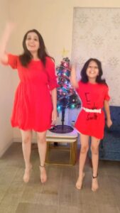 Smita Bansal Instagram - Merry Christmas to all. May we have a healthy and stress free year. 
#anaagha #mummasbabygirl #christmas2022 #reelinstagram