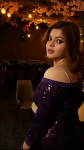Sneha Wagh Instagram - Retro Vibes 💜✨
.
.
👗: @fashionstruc 
📍: @fiscorestobar 
.
.
#bollywoodsongs #bollywood #retro #retrosongs #bollywoodclassics #reelsinstagram #reelkarofeelkaro #reelitfeelit #sarange #sarangesneha #snehawagh #ssnehawagh