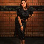 Sneha Wagh Instagram - What’s your To Do in the new year?? I’d be wanting to entertain you all a little more!! . . 📍: @fiscorestobar 👗: @fashionstruc . . #lookoftheday #photooftheday #ootd #lookbook #stylefile #stylish #festivevibe #festiveseason #newyear #sarange #sarangesneha #snehawagh #ssnehawagh