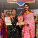 Sneha Wagh Instagram - Grateful!! Thank you @lokmatsakhimanchmumbai for this special GunGaurav Vishesh Puraskar… ❤️ Lots of Love, Saranghae . . #lokmatsakhi #happiness #blessed #gratitude #grateful #thankful #worldsariday #sarange #sarangesneha #snehawagh #ssnehawagh