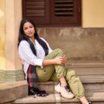 Sohini Sarkar Instagram - Winter Sun & the city 🤍🌿 . . 📸 @that_cam_boy_official 💇‍♀️ @pujahalder629017 🔗 @socialyard_digital . #winterdays #shootday #mood #white #sundaying #sunkissed #vintage #kolkata Kolkata