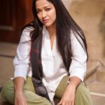 Sohini Sarkar Instagram - Winter Sun & the city 🤍🌿 . . 📸 @that_cam_boy_official 💇‍♀️ @pujahalder629017 🔗 @socialyard_digital . #winterdays #shootday #mood #white #sundaying #sunkissed #vintage #kolkata Kolkata