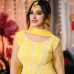 Somi Khan Instagram - 💛✨🙂