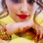 Somi Khan Instagram - 💛 . . . Mua @rj_makover . . #eat #shoot #workout #repeat #onewomanarmy #indianwear #loveforethnic #queen