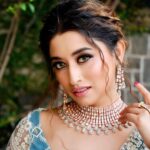 Somi Khan Instagram - Wonder 🔥 Courage 🔥 Power 🔥 . . . Mua @bijalgadamakeovers Location @levelsresort Outfit @manishkumar330_ . . #queen #lioness #onewomanarmy