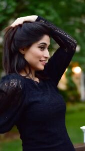 Soumya Seth Instagram - 😍😊❤️🤗Just like saying Hi to you guys😍❤️😊🤗🙋🏻‍♀️

#VaRealtor #RealtorLife #Blessed #Greatful #SomyaSethHomes 
#RealEstate #NovaRealtor #LuxuryLiving #DreamsDoComeTrue #Believe #HouseHunters #WomeinInBusiness #Vienna #DreamHome #Southriding #Alexandria #Ashburn #LoudounCounty #Fairfax #Herndon  #Mclean #GreatFalls #Arlington #FallsChurch #Investment #Buying #Selling #Pearsonsmithrealty #Foxessellfaster
